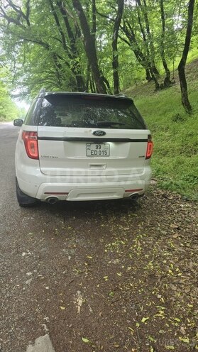 Ford Explorer-10