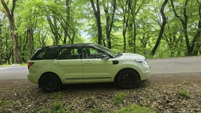 Ford Explorer-8