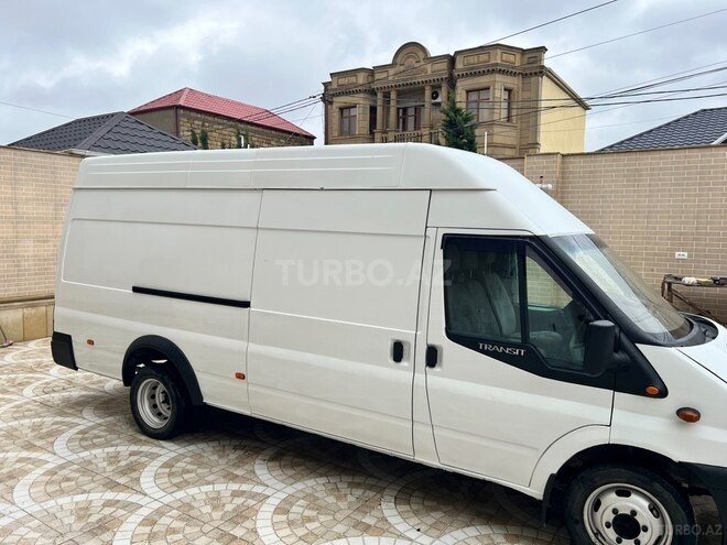 Ford Transit-4