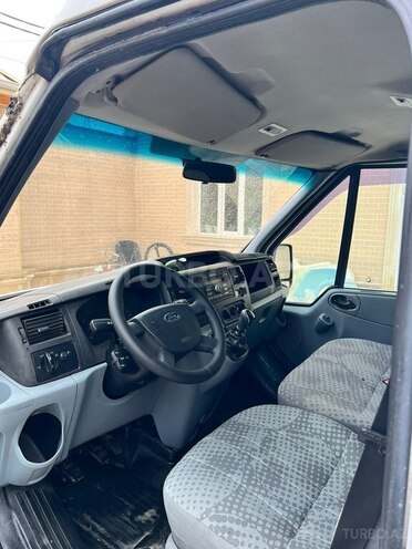 Ford Transit-3