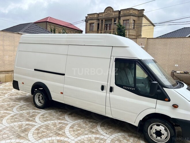 Ford Transit-6