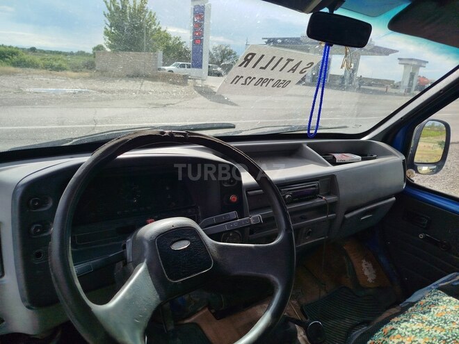 Ford Transit-5