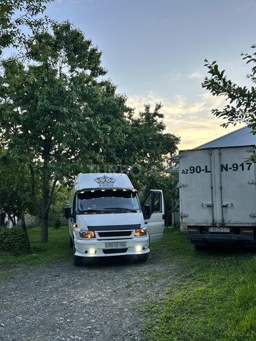 Ford Transit-16