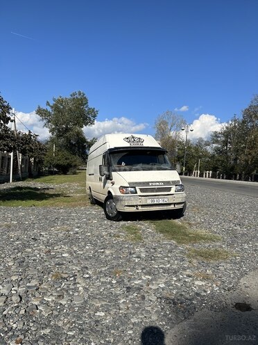 Ford Transit-10