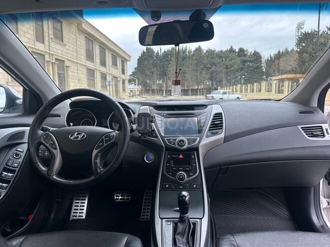 Hyundai Elantra-8