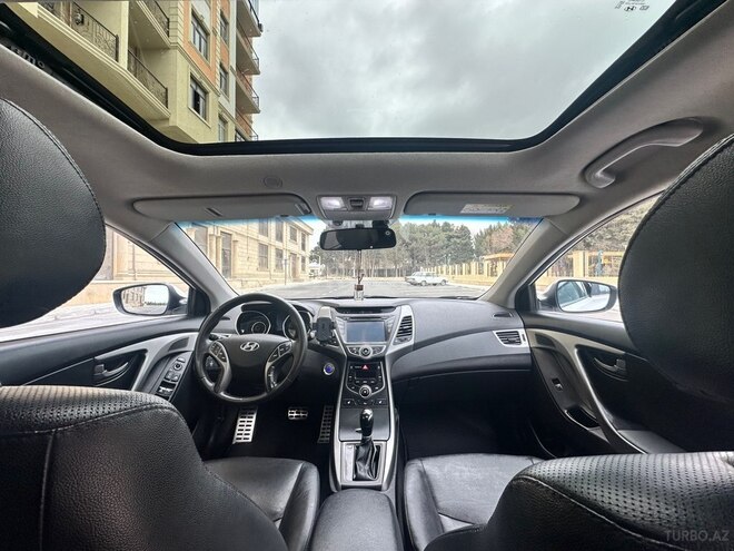 Hyundai Elantra-11