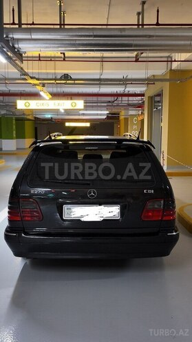 Mercedes E 270-12