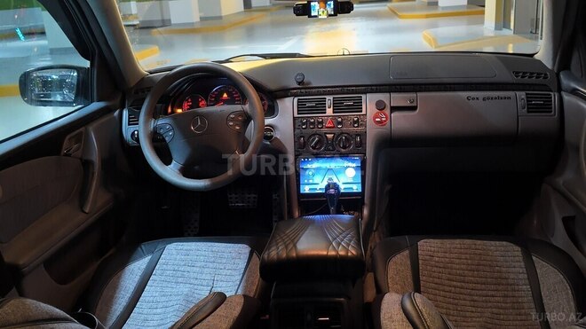 Mercedes E 270-10