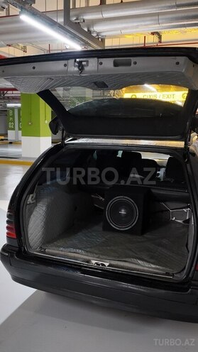 Mercedes E 270-11