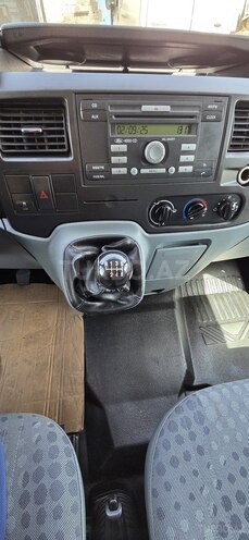 Ford Transit-12