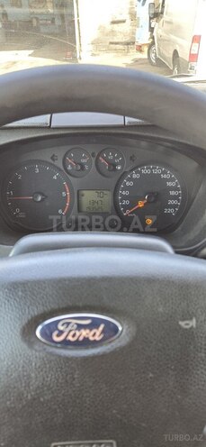 Ford Transit-13