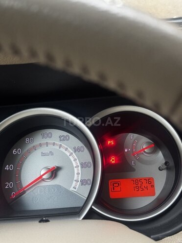 Nissan Tiida-15
