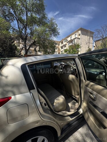Nissan Tiida-9