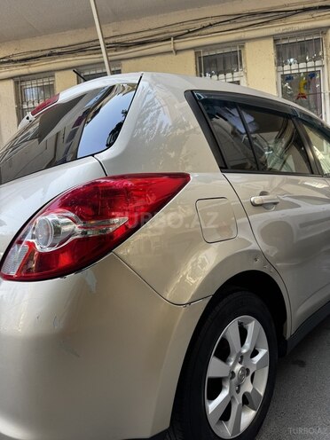 Nissan Tiida-14
