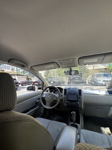 Nissan Tiida-12