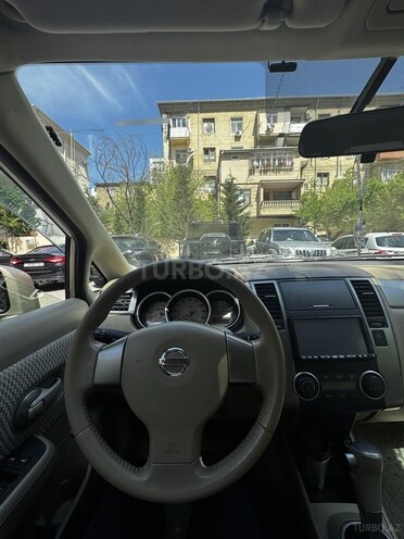 Nissan Tiida-11