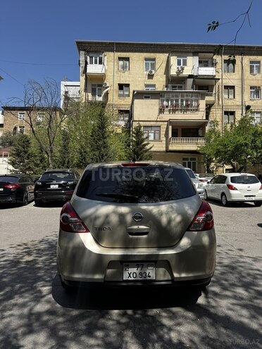 Nissan Tiida-16
