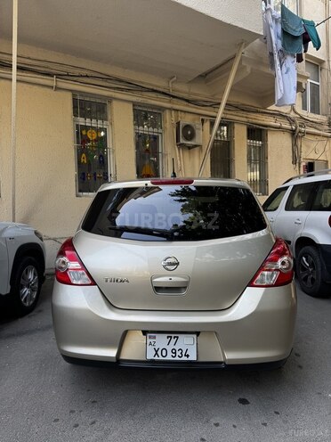 Nissan Tiida-2