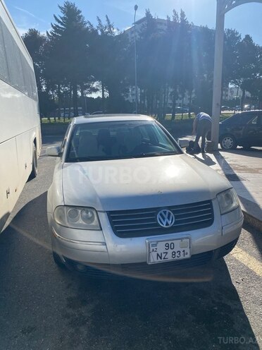 Volkswagen Passat-1