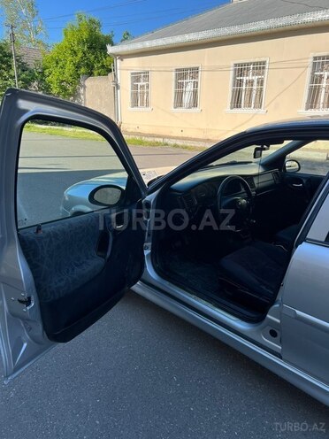 Opel Vectra-11