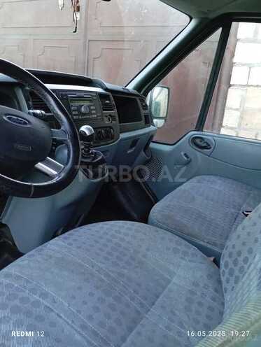 Ford Transit-5