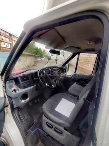 Ford Transit-4
