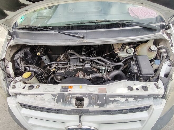 Ford Transit-13