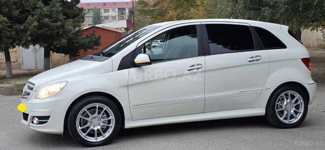 Mercedes B 180-9