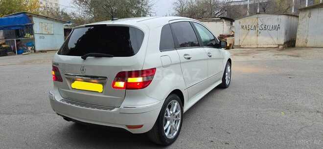 Mercedes B 180-11