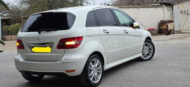 Mercedes B 180-2