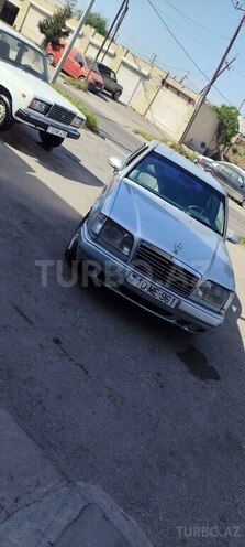 Mercedes 220 E-1