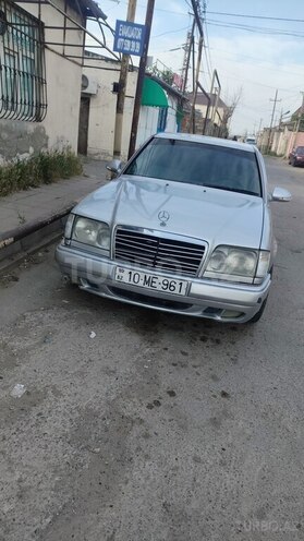 Mercedes 220 E-5
