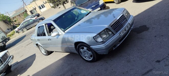 Mercedes 220 E-2