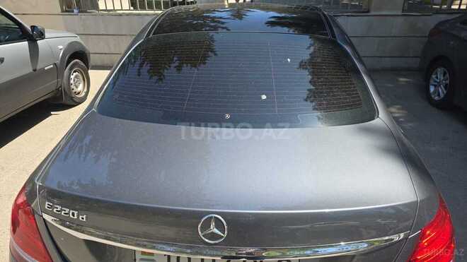 Mercedes E 220 d-6