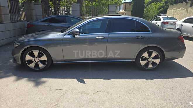 Mercedes E 220 d-3