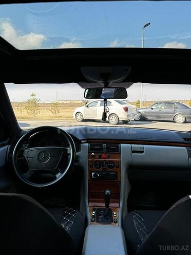 Mercedes E 220-16