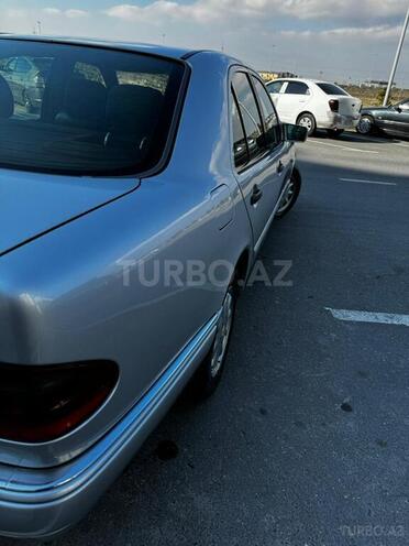 Mercedes E 220-7
