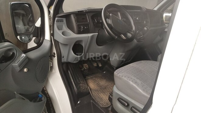 Ford Transit-3
