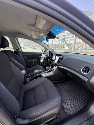 Chevrolet Cruze-10