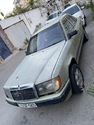 Mercedes 230 E-3