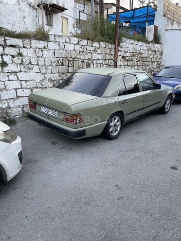 Mercedes 230 E-4