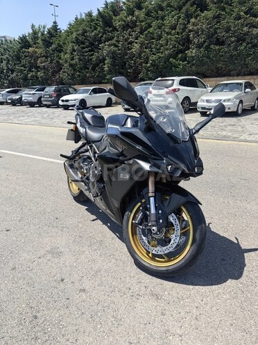 Suzuki GSX-S1000GT-1