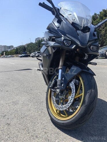 Suzuki GSX-S1000GT-4