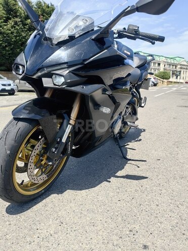 Suzuki GSX-S1000GT-5