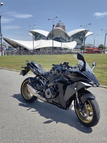 Suzuki GSX-S1000GT-8