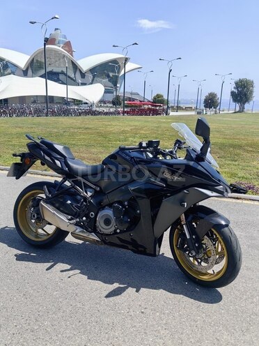 Suzuki GSX-S1000GT-11