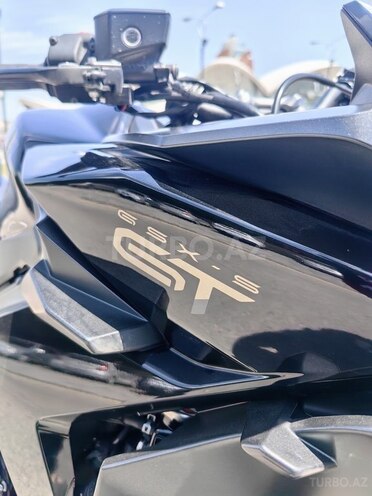 Suzuki GSX-S1000GT-12