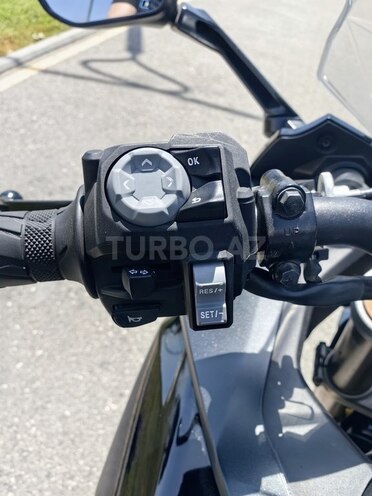 Suzuki GSX-S1000GT-14