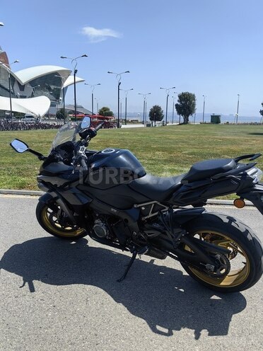 Suzuki GSX-S1000GT-10
