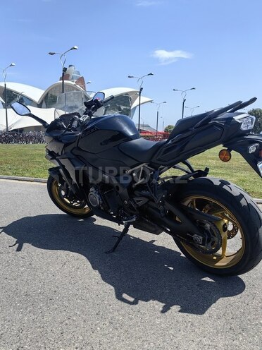 Suzuki GSX-S1000GT-18